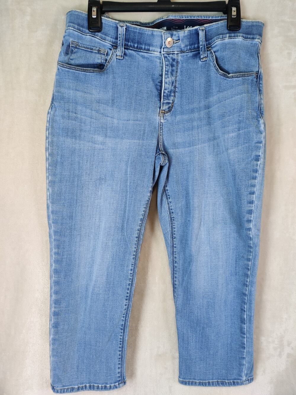 Lee Total Freedom Women's Capri Size 14 Light Wash Denim